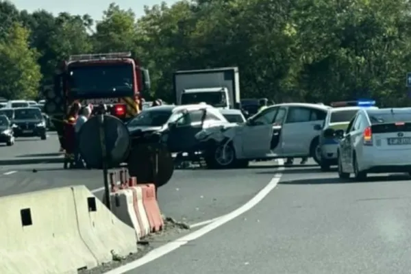 Accident grav pe DN1 - Patru mașini s-au ciocnit - Mai multe persoane transportate de urgență la spital