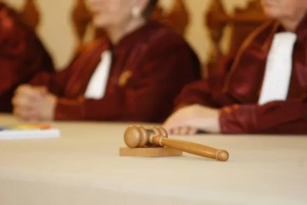 Nicușor Dan și Crin Antonescu „au scăpat”! CCR le-a admis candidaturile