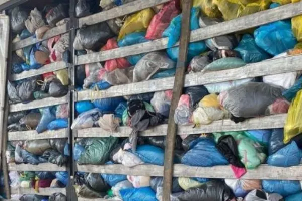 Peste 50 de tone de deşeuri oprite să intre în România - Marfa blocată la graniță vine din Italia, Anglia şi Germania