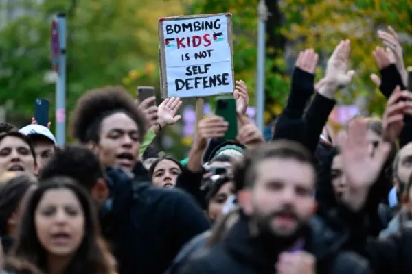 Noi fronturi de război împotriva lumii libere - Proteste violente în Berlin, Atena, Ankara și Toronto: teroriștii se bat cu Poliția