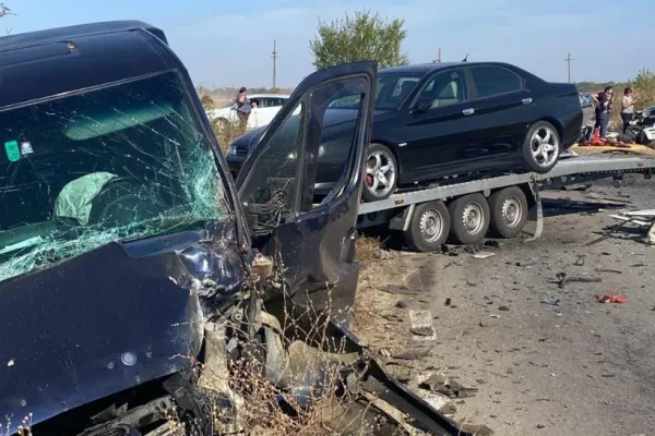 Accident grav în Teleorman. Doi soți au decedat pe loc în mașina izibită în plin de o platformă auto FOTO