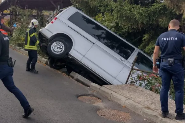 Accident mortal în Brașov: O femeie de 65 de ani, ucisă de greșeala stupidă a șoferului - A fost lovită în plin de mașina parcată în pantă