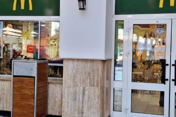 Restaurantul Mc Donald's din Gara de Nord, închis de ANPC. Mizerie de nedescris găsită de inspectori VIDEO