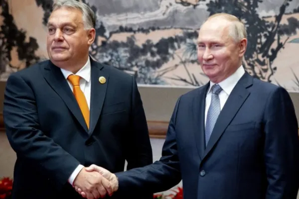 Viktor Orban, luat peste picior după ce a dat mâna cu Putin. "Măcar să se fi spălat după!"