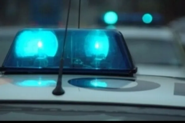 Șofer, urmărit de polițiști cu focuri de armă, la Alexandria! Bărbatul care conducea haotic un buldoexcavator a distrus cultura unui localnic