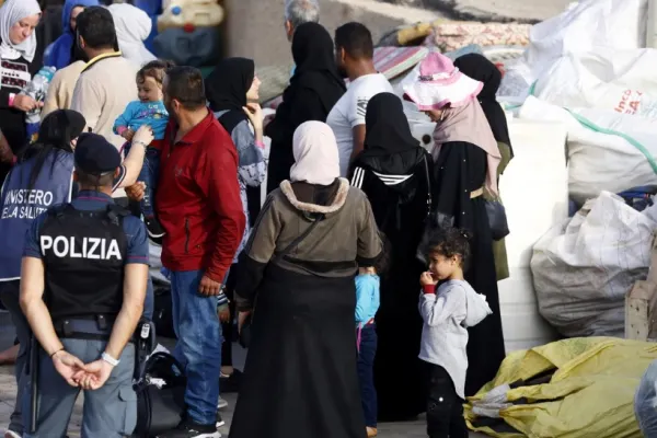 Italia a simplificat procedurile de expulzare a migranților ilegali