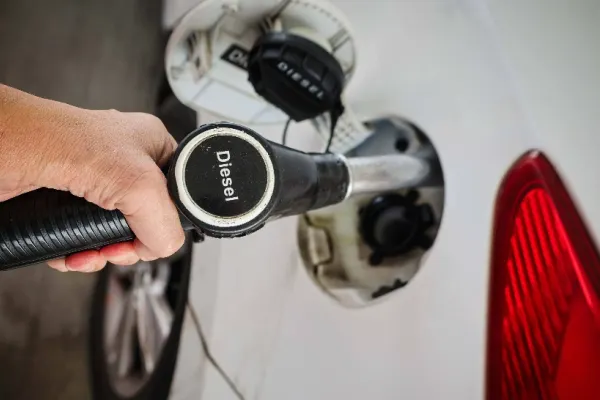 Decizie radicală la Bruxelles. Ce se întâmplă cu motoarele diesel în Uniunea Europeană