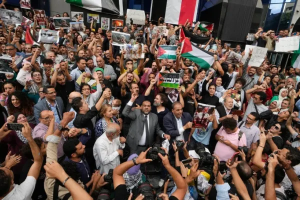 Război Israel. Proteste masive la Cairo! Ciocniri între manifestanți și poliție, în piața Tahrir -  Granița cu Gaza, luată cu asalt - VIDEO