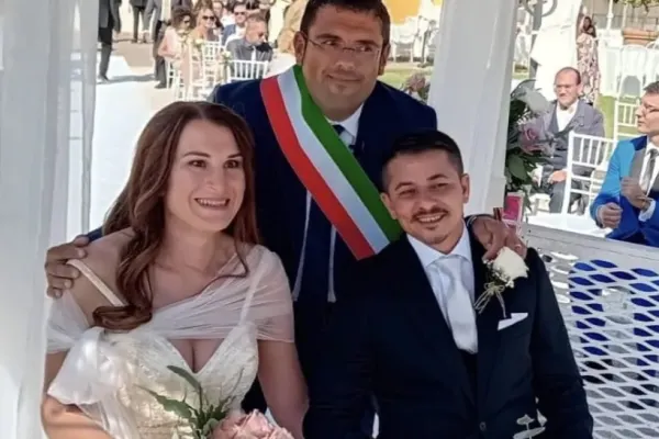 O româncă stabilită în Italia s-a făcut bărbat și s-a căsătorit cu un bărbat care a devenit femeie