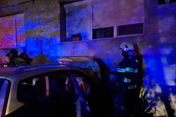Accident dramatic în Satu Mare: Un tânăr de 28 de ani a murit după ce a furat un taxi și a intrat cu el în scara unui bloc