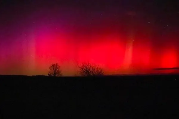 Aurora boreală, vizibilă din toată România, duminică seara: Imagini rare, spectaculoase - Fenomenul, văzut și din alte state din Europa