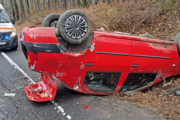 Accident grav pe DN1 în județul Brașov: O persoană rănită, la spital, după ce o mașină s-a răsturnat - Trafic restricționat la Codlea
