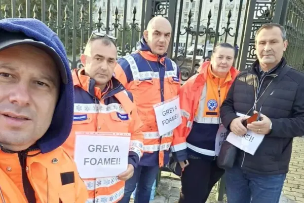 Ambulanțierii au încetat greva foamei, la o zi după votul noii legi a pensiilor - Ce le-au promis premierul Marcel Ciolacu și ministrul Muncii