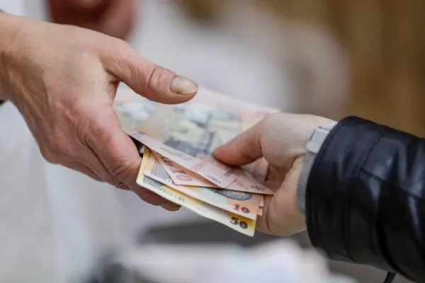 10% dintre deciziile de pensionare au fost calculate GREȘIT! Când își recuperează banii seniorii