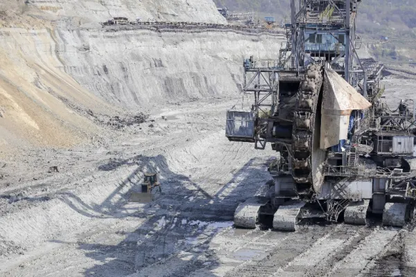 Accident de muncă la Complexul Energetic Oltenia: un bărbat, internat de urgență după ce a căzut pe banda transportatoare