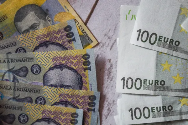 Consultanță de 18 milioane de euro, tocmită în săptămâna Ordonanței austerității. Câștigătorul, un consilier din Guvern care a fost demis ulterior: 500.000 de euro, într-o singură zi!