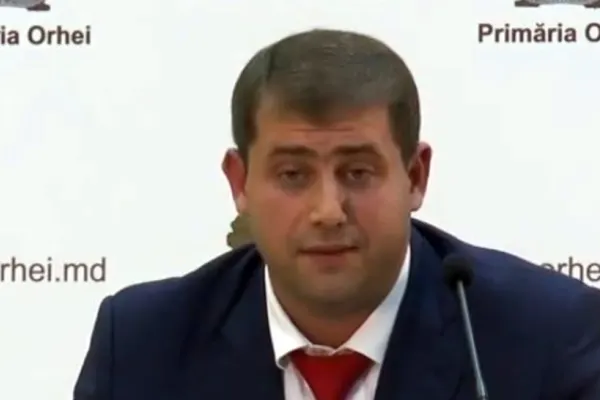 Filiera banilor din Rusia, dați pentru cumpărarea alegerilor din Moldova. Șeful Poliției de la Chișnău a dat în vileag schema lui Ilan Șor