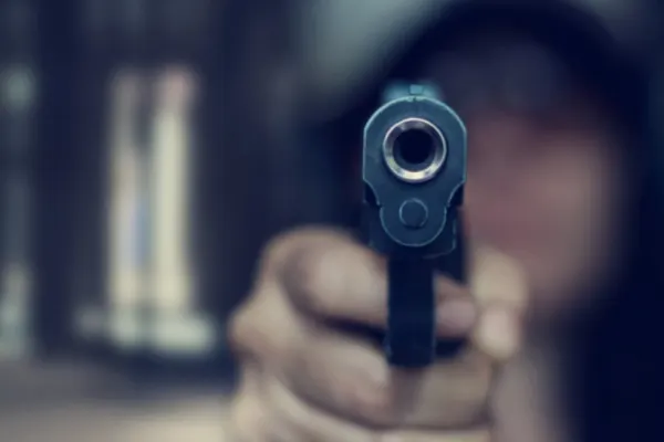 Incident șocant în Chiajna - Polițiștii l-au prins pe cel care a tras cu arma asupra unei case - Tânărul de 28 de ani s-a ales cu dosar penal