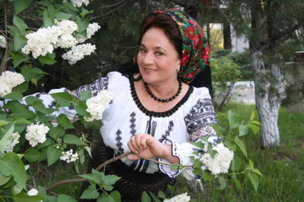 Laura Lavric, implicată într-un scandal uriaș la o nuntă. Solista l-ar fi pălmuit pe un alt intepret