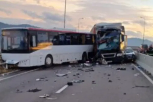 Un adult și un copil răniți, în urma unui accident violent produs pe Centura Brașovului - Circulația, blocată pe un sens