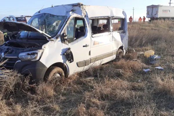 Accident grav, lângă localitatea Gălbiori, jud. Constanța: impact violent între un TIR și un microbuz plin cu pasageri - FOTO