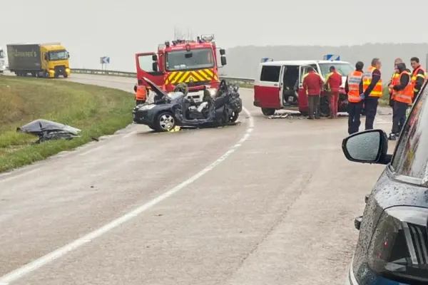 Microbuz cu români, implicat într-un accident mortal în Franța - FOTO