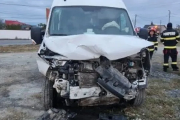 Microbuz cu călători, implicat într-un grav accident, la Techirghiol: cel puțin 8 victime - VIDEO