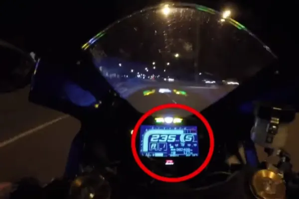 Și-a filmat propriul accident. Momentul devastator al impactului cu un camion, care l-a băgat două luni în comă