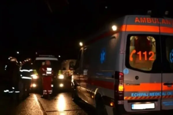 Val de tragedii pe șoselele din România, noaptea trecută - 3 persoane au rămas încarcerate după un accident, un bărbat e în comă