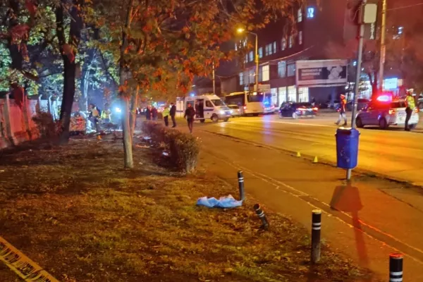 Doi membri ai unul celebru clan interlop din Capitală, spulberați pe trecerea de pietoni. Au șanse mici de supraviețuire