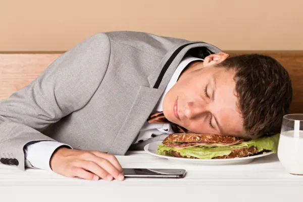 Sătul, dar epuizat: Alimentele care te fac să te simţi obosit după ce le consumi