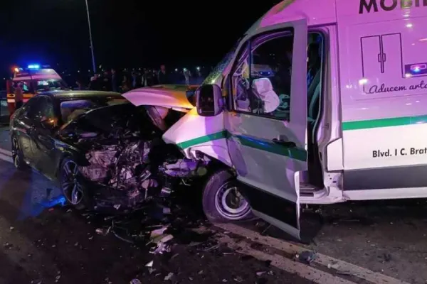 Carambol pe podul din Medgidia. Trei mașini au fost implicate într-un accident VIDEO