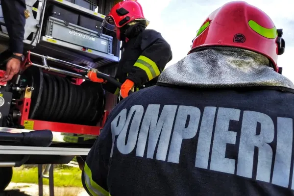Zeci de hectare de vegetație uscată, distruse de un incendiu, în județul Mehedinți. Polițiștii nu exclud ca focul să fi fost pus intenționat
