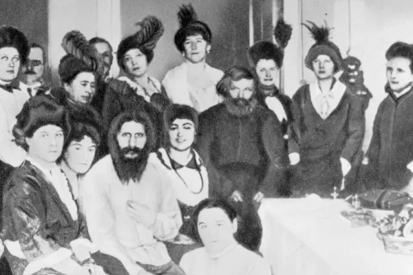 Cât de des făcea SEX Rasputin? Chiar este adevărat că nu-i rezista nicio femeie?