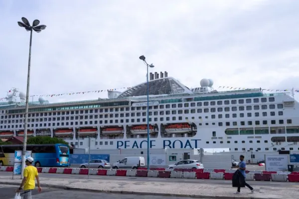Focar uriaș de COVID și infecții gastrointestinale pe un vas de croazieră. Sute de oameni contaminați, stare de ALERTĂ