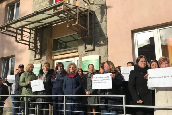 Proteste spontane la instituții din subordinea Ministerului Muncii. Noua lege a salarizării a deschis Cutia Pandorei