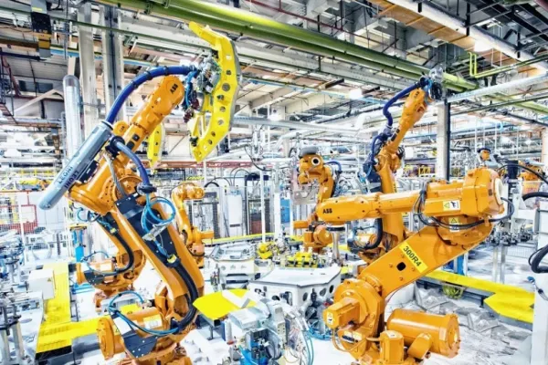 Un muncitor a fost UCIS de robot, în fabrică - Bărbatul a fost încurcat cu alimente