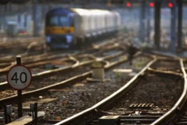 Accident de tren în cartierul 23 august, din Capitală. 6 luni de când PNL Sector 3 cere autorităților să transforme zona în una sigură