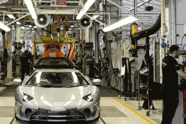 Acord istoric la Lamborghini: Angajații de la gigantul italian al mașinilor de lux vor lucra doar 4 zile pe săptămână, pe aceleași salarii