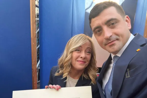George Simion s-a întâlnit cu Papa Francisc la Vatican și cu premierul italian Giorgia Meloni - FOTO
