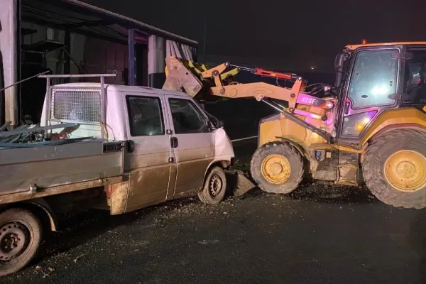 Microbuz cu muncitori, implicat într-un accident pe tronsonul nedeschis al autostrăzii A3 Câmpia Turzii-Chețani - 4 persoane, la spital