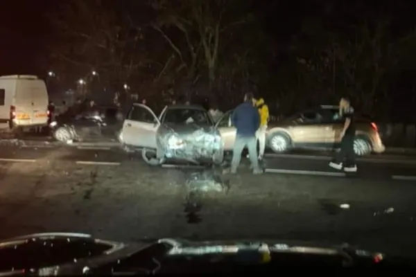 Microbuz plin cu pasageri, implicat într-un grav accident, în Crevedia: 4 victime, între care un minor. Planul roșu, activat