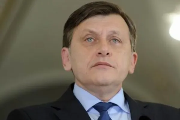 Crin Antonescu, candidatul comun al PSD, PNL și UDMR vrea să interzică votul din străinătate