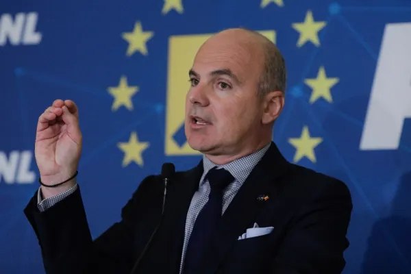 Rareș Bogdan, ironic: Mă aștept ca Ciolacu să revină din SUA cu rezultate notabile. Chiar dacă nu mă iubește, dacă vrea să guverneze cu PNL, trebuie să ne accepte pe toți