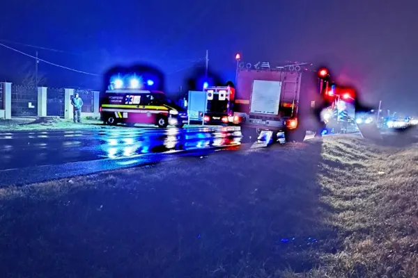Accident de microbuz în județul Galați. Un om a murit, alte persoane sunt rănite. Mobilizare de amploare