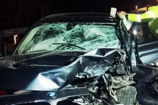 Accident cu 6 victime, pe Dealul Hațegului, în Hunedoara. Două mașini, făcute ghem după un impact violent - FOTO