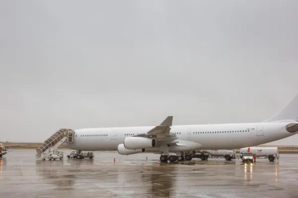 Un Airbus al unei companii românești, blocat pe aeroport în Franța. Suspiciune de trafic de persoane spre SUA sau Canada