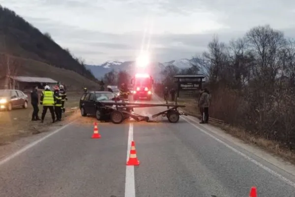 Accident auto grav într-o localitate din județul Brașov. Trei victime sunt în stare de inconștiență