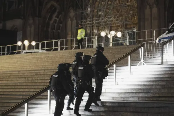 Atac armat dejucat, în Germania. Cine sunt cei trei islamiști care voiau să arunce în aer catedrala din Koln, de Anul Nou