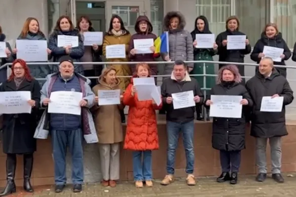 Angajații DSP din întreaga țară continuă protestele după negocieri EȘUATE - Sindicaliștii amenință cu GREVA GENERALĂ